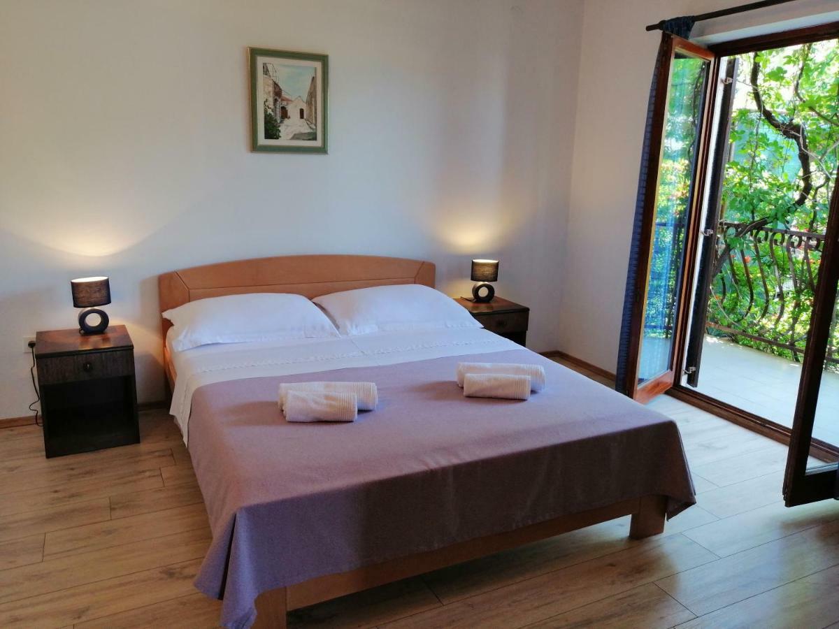 Apartments And Room Caric Jelsa  Extérieur photo