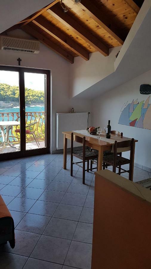 Apartments And Room Caric Jelsa  Extérieur photo