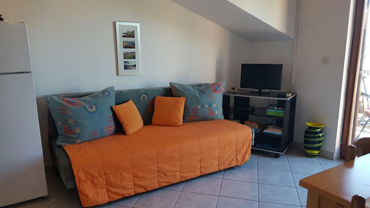 Apartments And Room Caric Jelsa  Extérieur photo