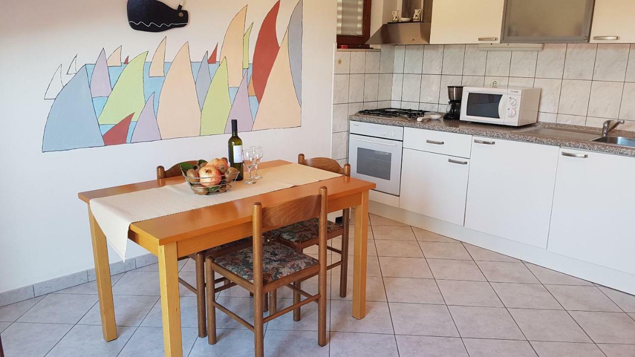 Apartments And Room Caric Jelsa  Extérieur photo