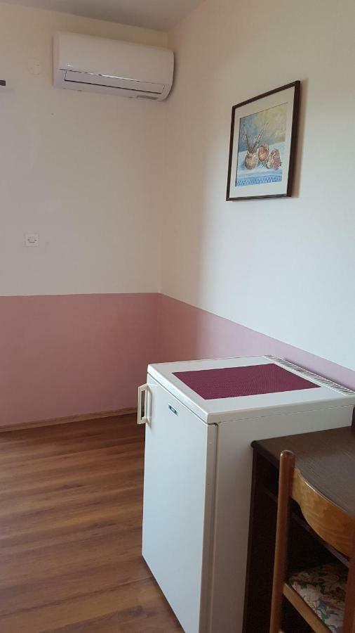 Apartments And Room Caric Jelsa  Extérieur photo