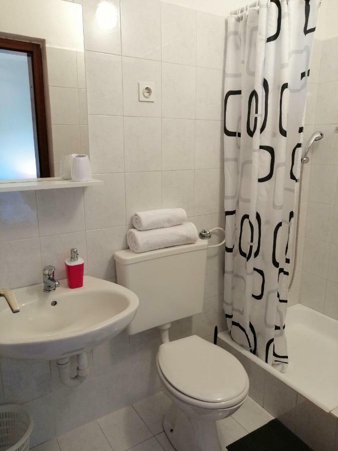 Apartments And Room Caric Jelsa  Extérieur photo