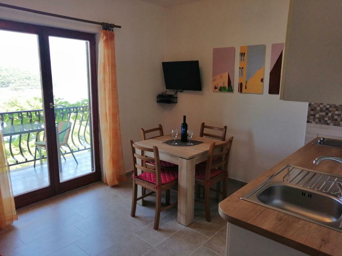 Apartments And Room Caric Jelsa  Extérieur photo