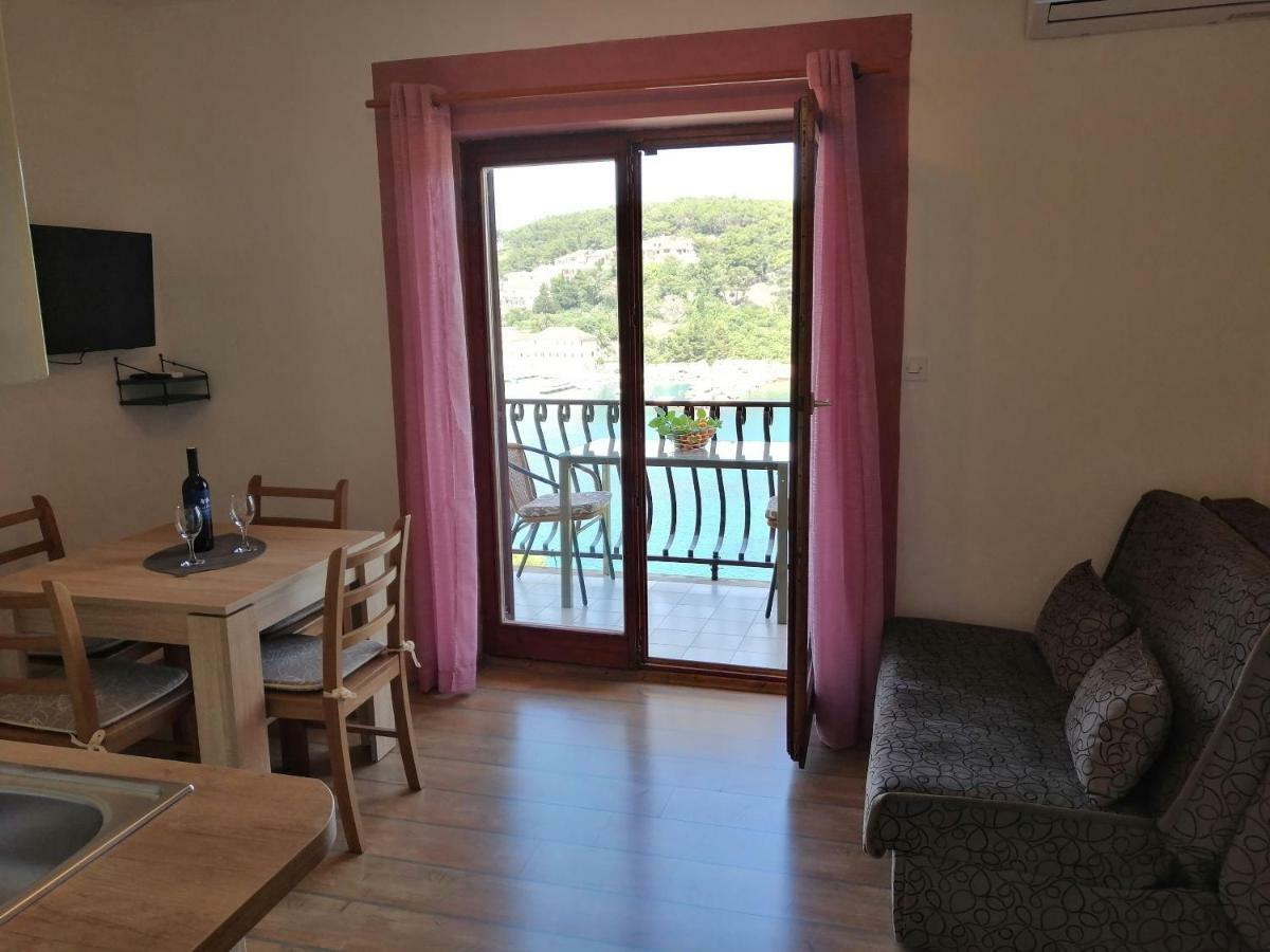 Apartments And Room Caric Jelsa  Extérieur photo