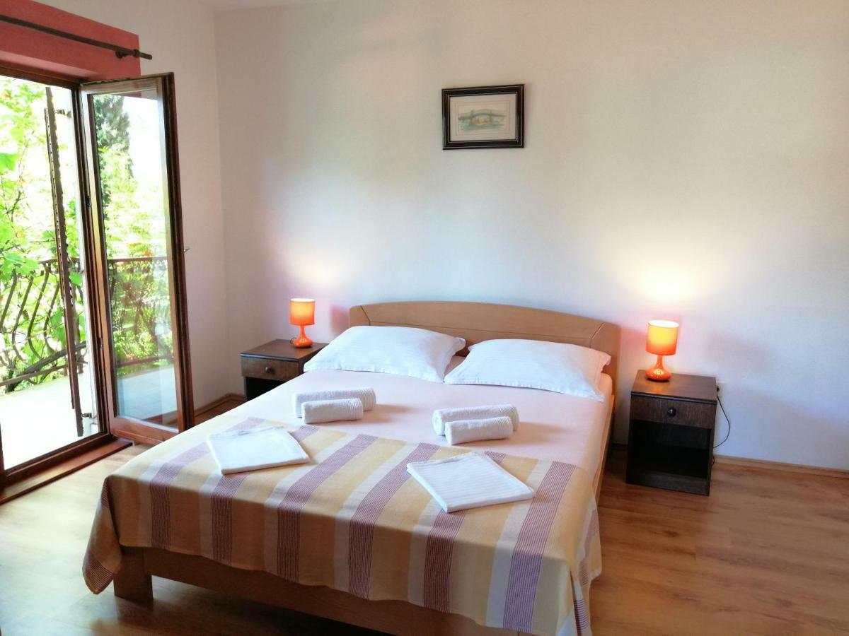 Apartments And Room Caric Jelsa  Extérieur photo